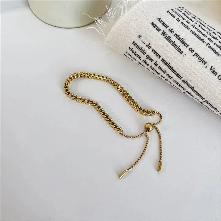 Lucetta Invicta Bracelet | Gold – view 2