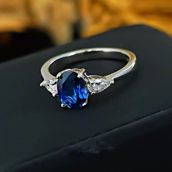 Marin Thorneau Ring | Gold – view 2
