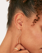 Twist Wavy ThreaderEarrings – view 3