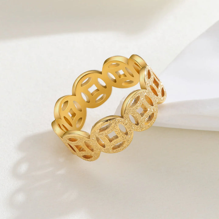 Ella Classic Pattern Ring | Gold – view 2